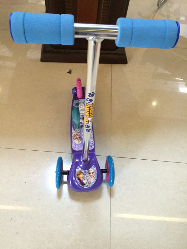Kids Tri-Scooter with Hot Sales in Europe (YV-026)